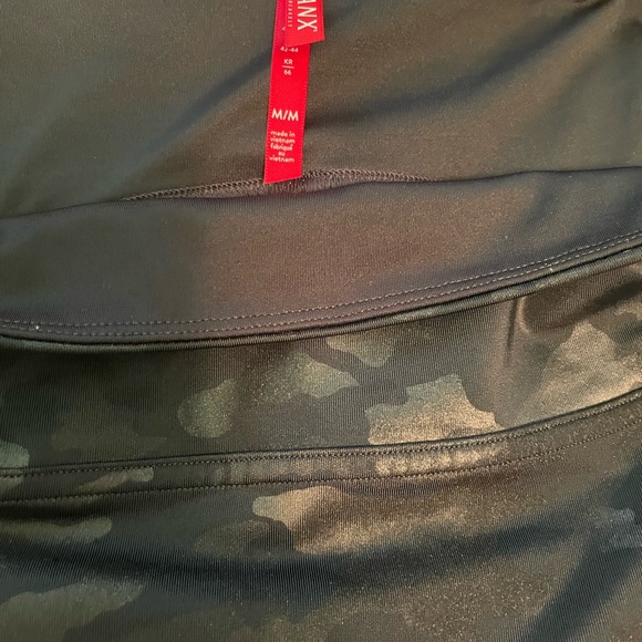 Spanks size M metallic camouflage leggings - Picture 2 of 2